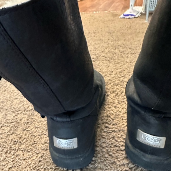Ugg genuine leather winter boots black. Size 10.  Sheepskin lining F3010D. - Picture 7 of 14